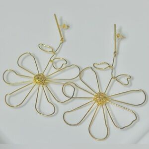 Zara Flower Earrings NWOT gold tone wire